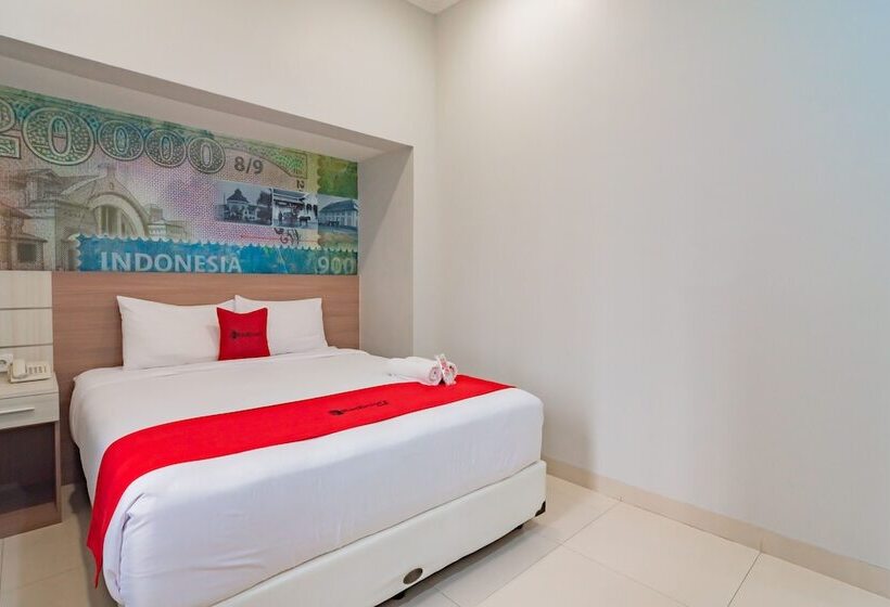 Номер Deluxe, Reddoorz Plus @ Point Phila Cihampelas