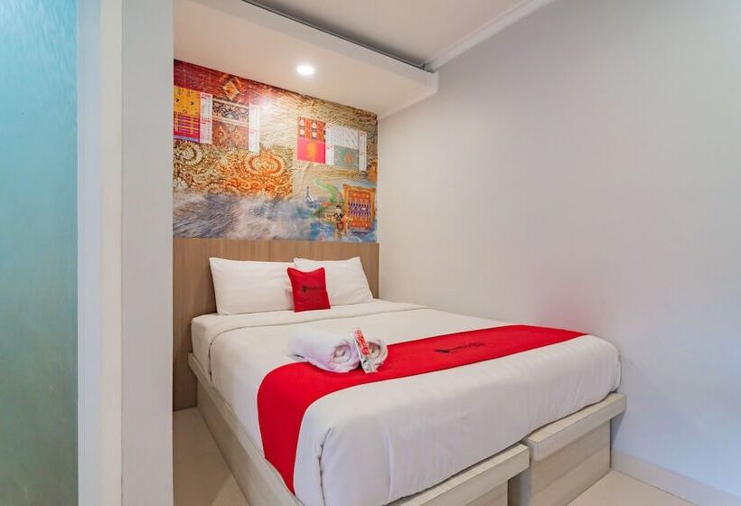 Номер Economy, Reddoorz Plus @ Point Phila Cihampelas