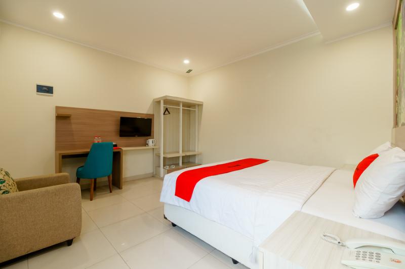 جناح, Reddoorz Plus @ Point Phila Cihampelas