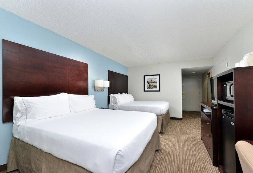 חדר סטנדרט שתי מיטות זוגיות, Holiday Inn Express Hotel & Suites Tampa Rocky Point Island, An Ihg