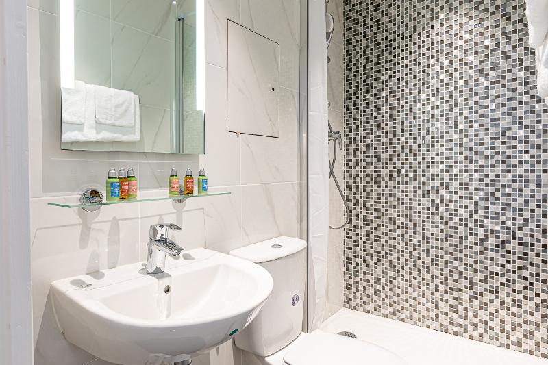 חדר סטנדרט עם מיטת קינג, Holiday Inn Express Hotel & Suites Tampa Rocky Point Island, An Ihg