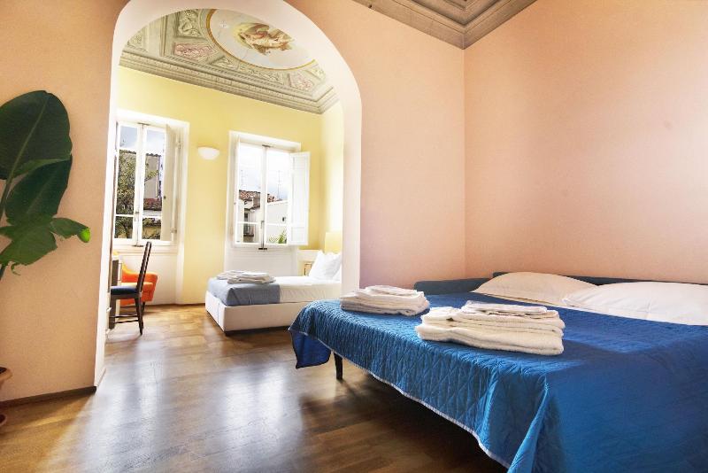 חדר סטנדרט עם מיטת קינג, Holiday Inn Express Hotel & Suites Tampa Rocky Point Island, An Ihg