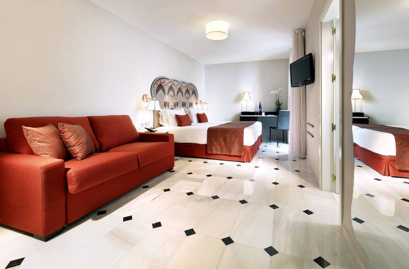 מיטת קינג בסוויטה, Holiday Inn Express Hotel & Suites Tampa Rocky Point Island, An Ihg