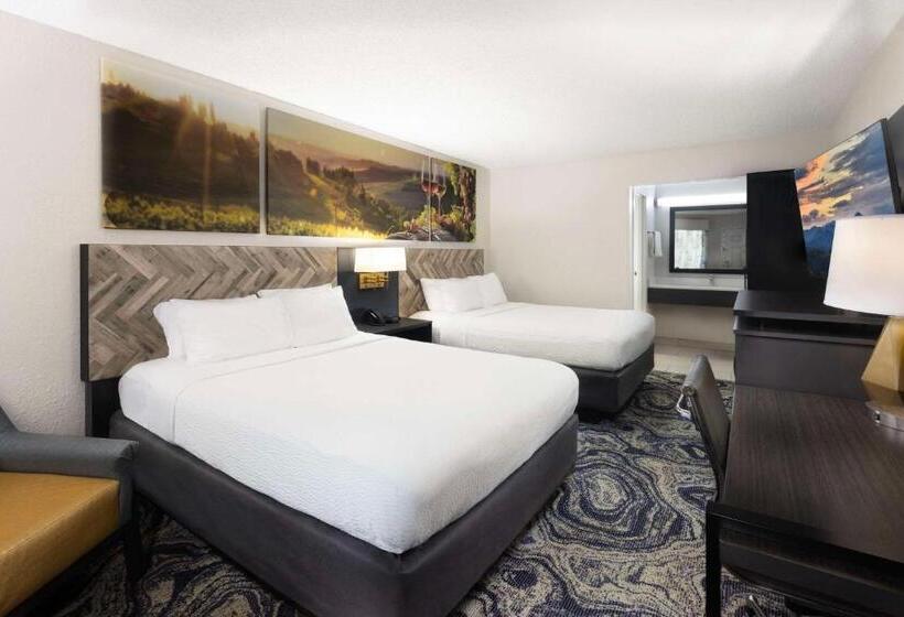 Номер Стандарт, Clarion Inn Biltmore Village