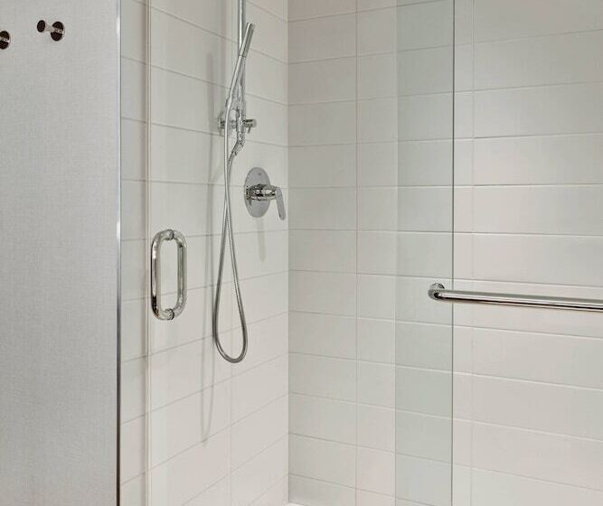 غرفة قياسية لذوى الاحتياجات الخاصة, Delta Hotels By Marriott Denver Thornton