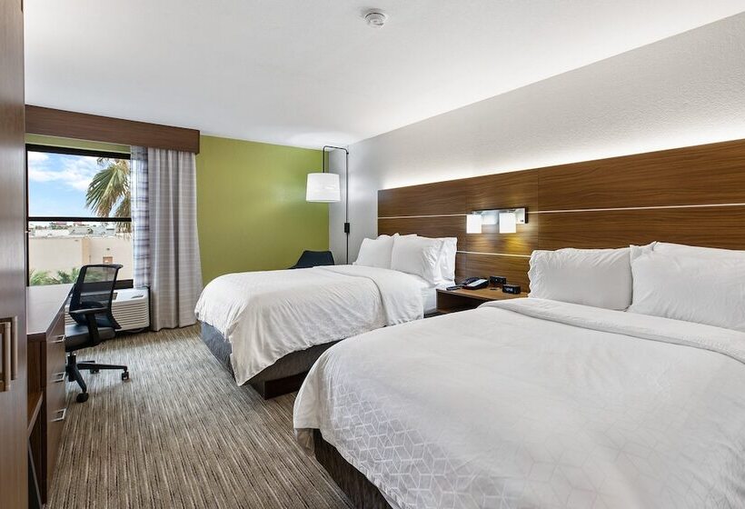 غرفه قياسيه سريرين مزدوجين, Holiday Inn Express Harlingen By Ihg