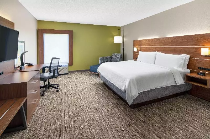 キングサイズベッドのスタンダードルーム, Holiday Inn Express Statesboro, An Ihg