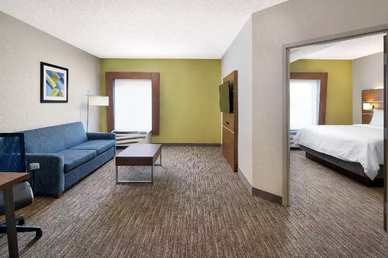 キングサイズベッドのスイートルーム, Holiday Inn Express Statesboro, An Ihg