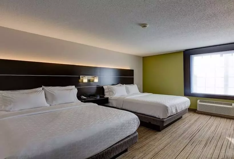 ２ダブルベッドのスタンダードルーム, Holiday Inn Express & Suites Ashtabula Geneva, An Ihg