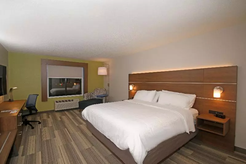 キングサイズベッドのスタンダードルーム, Holiday Inn Express Troutville Roanoke North, An Ihg