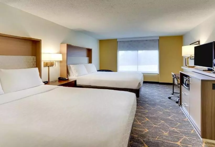 اتاق استاندارد با چشم‌انداز زمین, Holiday Inn Staunton Conference Center, An Ihg