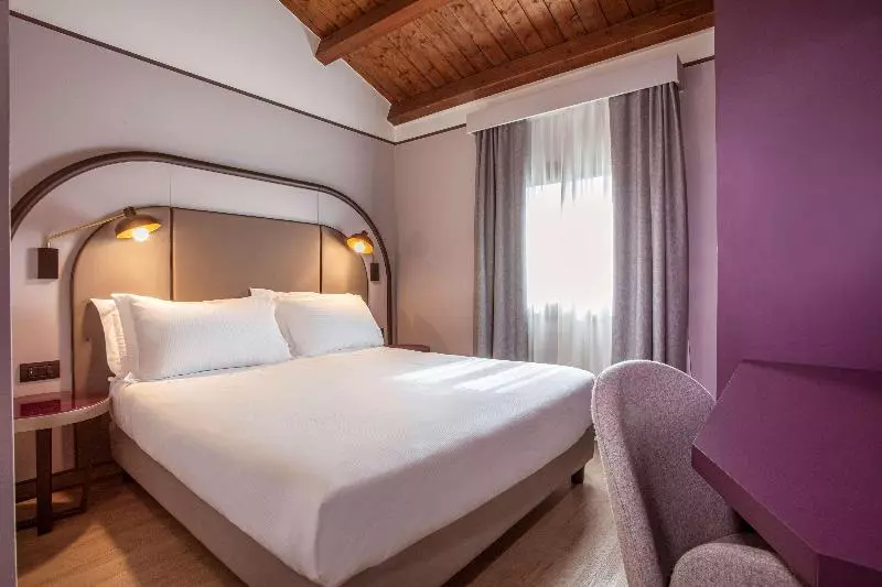 اتاق دلوکس مخصوص معلولین, Holiday Inn Staunton Conference Center, An Ihg