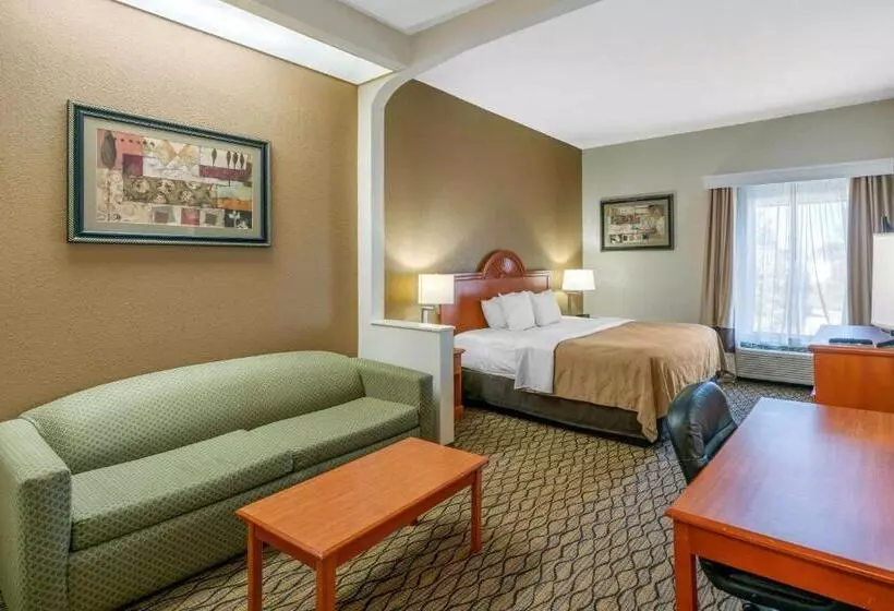 キングサイズベッドのスイートルーム, Quality Inn & Suites Jefferson City