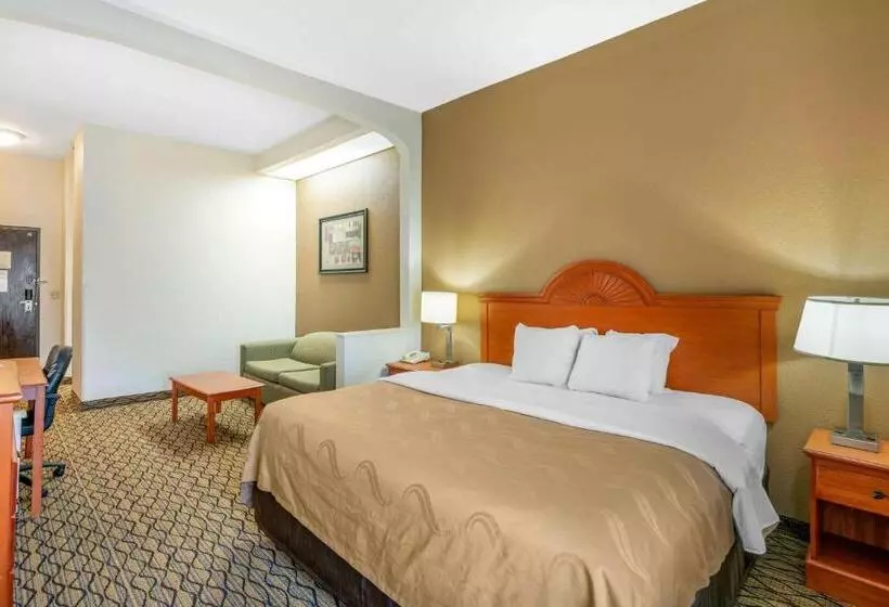 キングサイズベッドのスイートルーム, Quality Inn & Suites Jefferson City