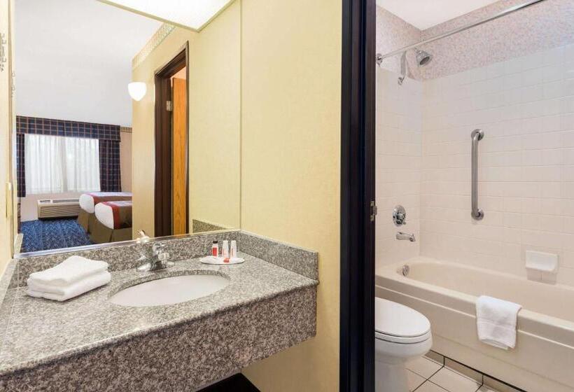 Стандартный Номер Кровать Кинг, Ramada By Wyndham Kent Seattle Area