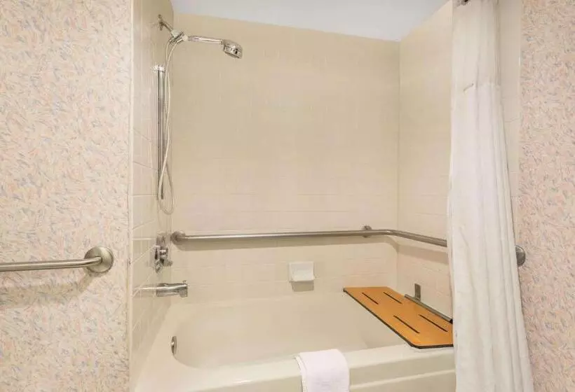 Standard-invahuone, Ramada By Wyndham Kent Seattle Area