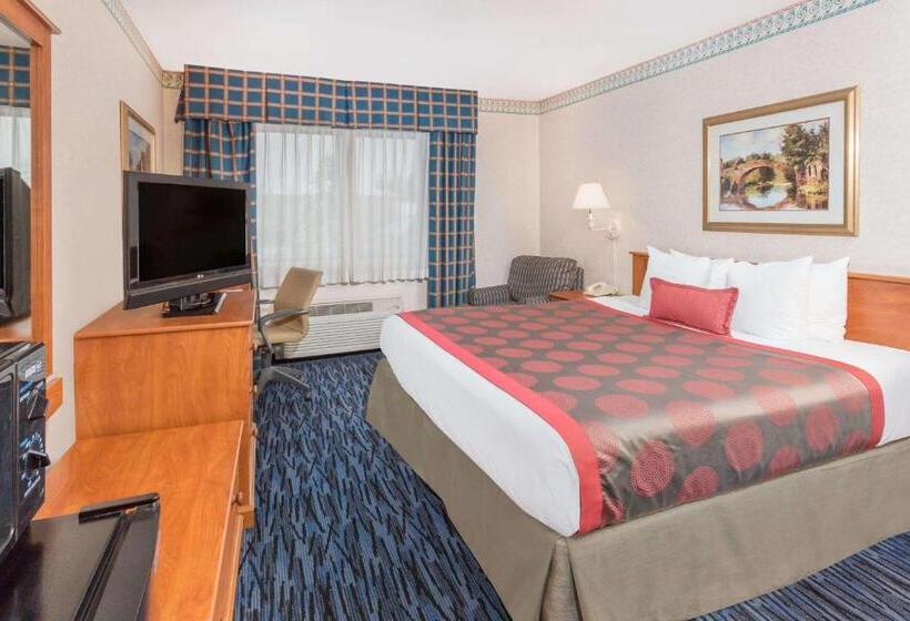 חדר סטנדרט מותאם לאדם עם מוגבלויות, Ramada By Wyndham Kent Seattle Area