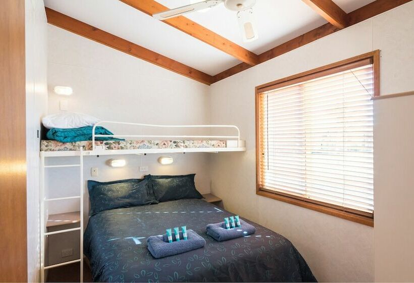 小室, Edithburgh Caravan Park