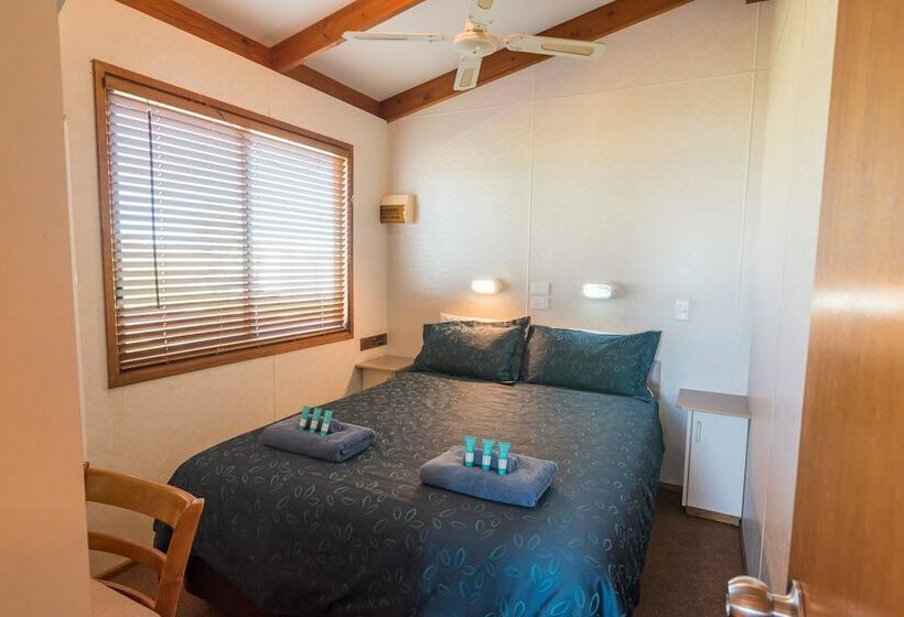 小室, Edithburgh Caravan Park