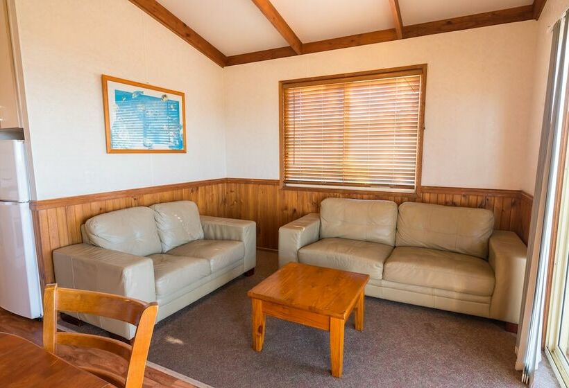 小室, Edithburgh Caravan Park