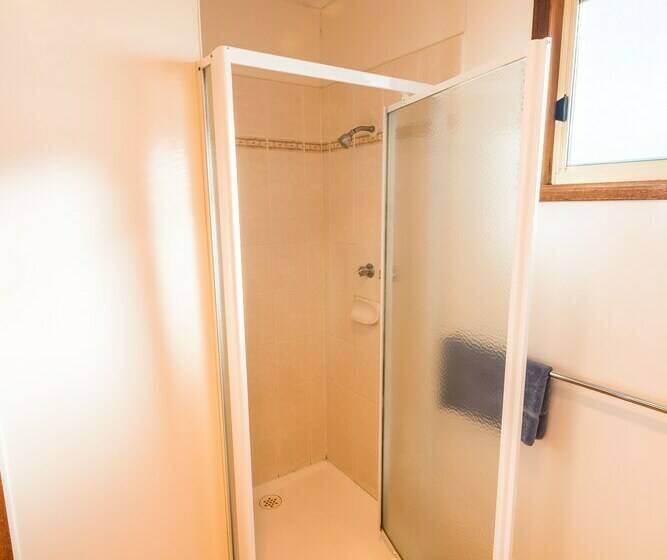 小室, Edithburgh Caravan Park