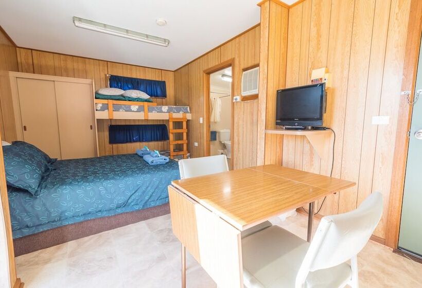 小室, Edithburgh Caravan Park