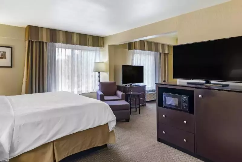 キングサイズベッドのスイートルーム, Comfort Inn & Suites Dahlonega University Area