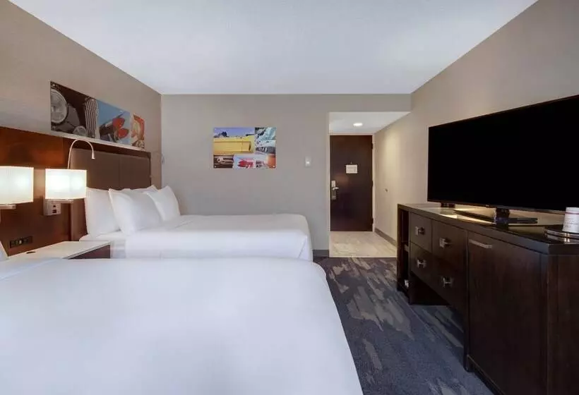 ２ダブルベッドのスタンダードルーム, Crowne Plaza Auburn Hills, An Ihg