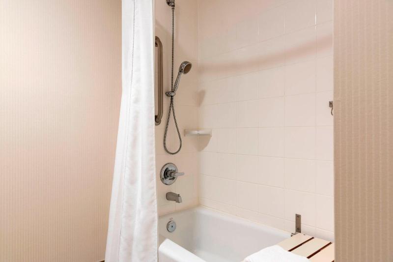 Номер Стандартный Кровать Куин, Delta Hotels By Marriott Kalamazoo Conference Center