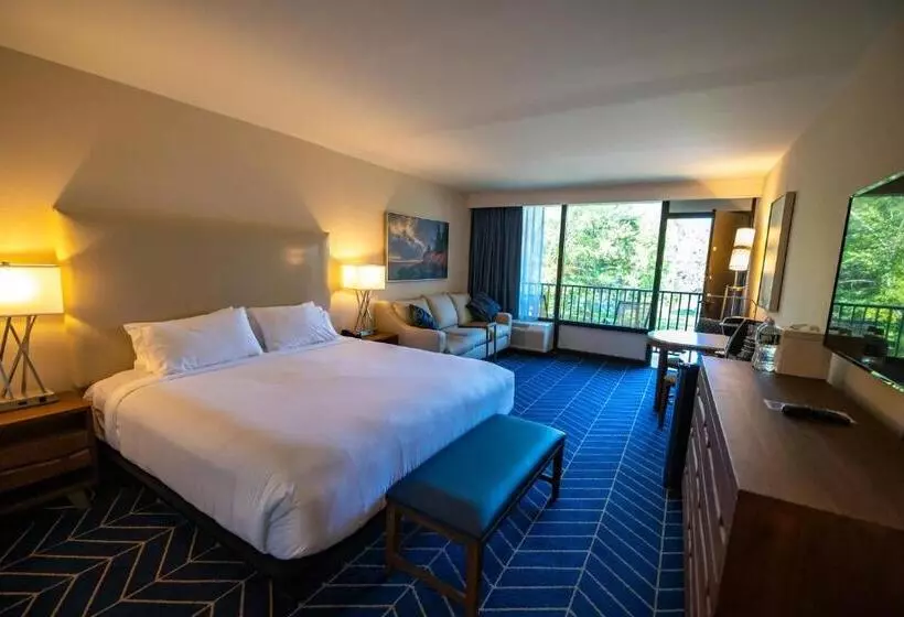 Standard Room with Balcony Side Sea View, Holiday Inn Bar Harbor Regency Hotel, An Ihg