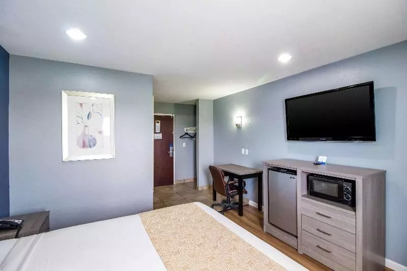 اتاق استاندارد با تخت بزرگ, Holiday Inn Express Hotel & Suites Belmont, An Ihg