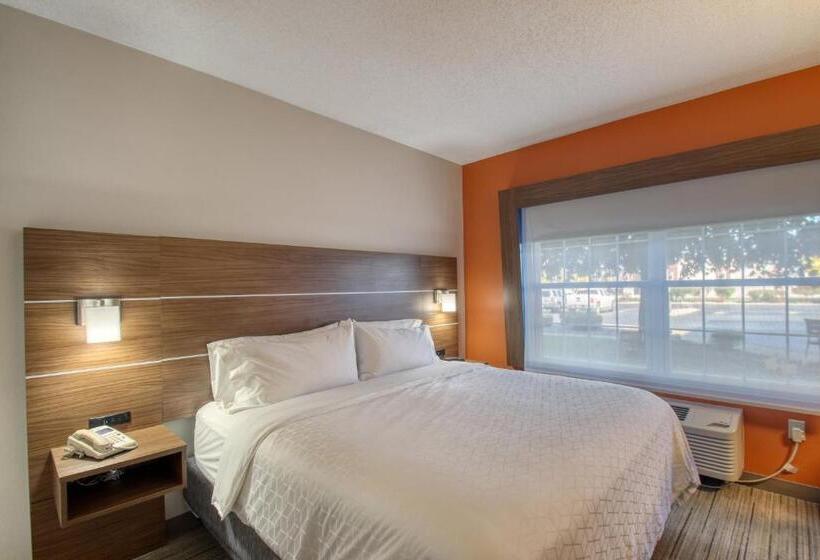 جناح سرير كينج, Holiday Inn Express Hotel & Suites Oshkosh   State Route 41, An Ihg