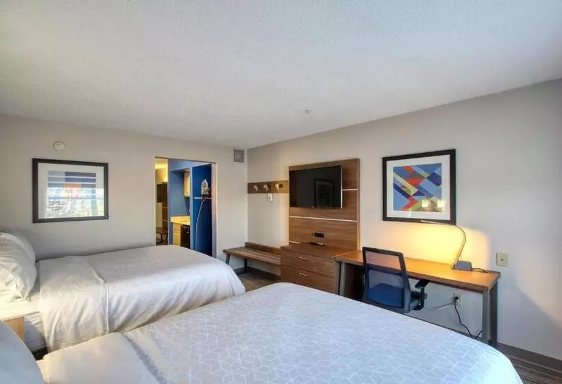 سوییت, Holiday Inn Express Hotel & Suites Oshkosh   State Route 41, An Ihg