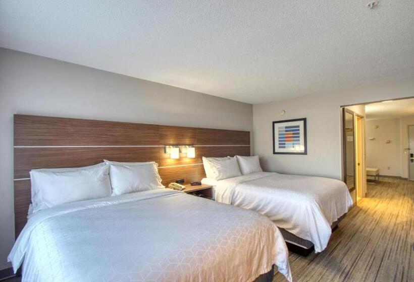 جناح, Holiday Inn Express Hotel & Suites Oshkosh   State Route 41, An Ihg