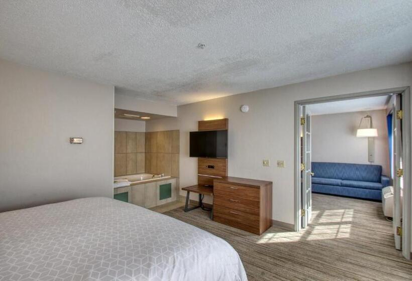 Люкс Повышенной Комфортности, Holiday Inn Express Hotel & Suites Oshkosh   State Route 41, An Ihg