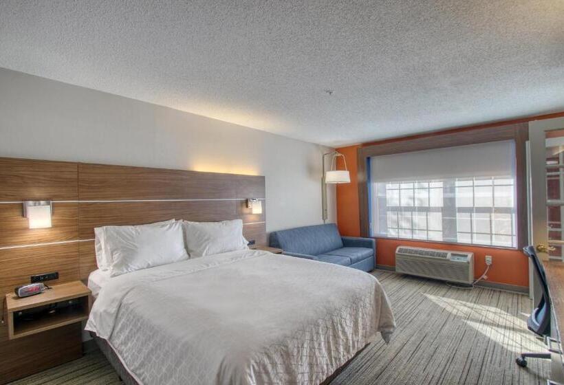 جناح ديلوكس, Holiday Inn Express Hotel & Suites Oshkosh   State Route 41, An Ihg