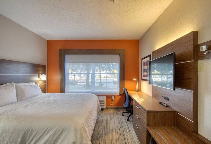 Номер Стандарт, Holiday Inn Express Hotel & Suites Oshkosh   State Route 41, An Ihg