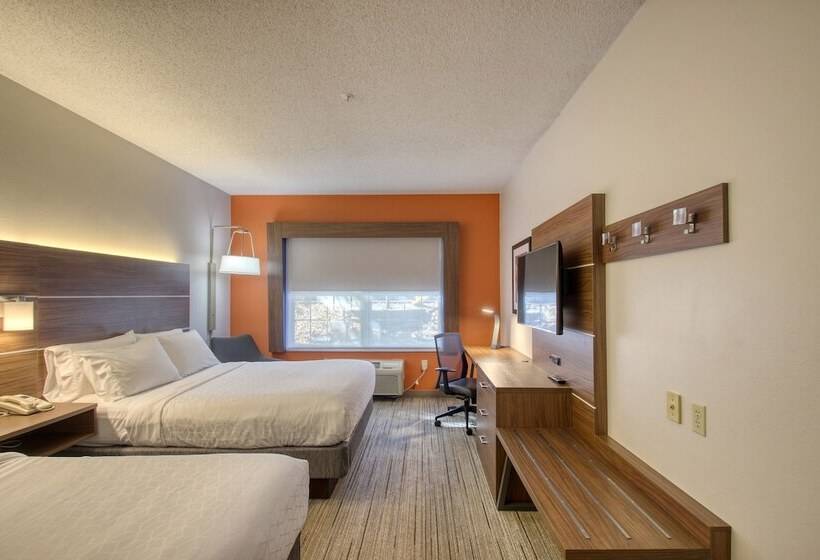 غرفة قياسية لذوى الاحتياجات الخاصة, Holiday Inn Express Hotel & Suites Oshkosh   State Route 41, An Ihg