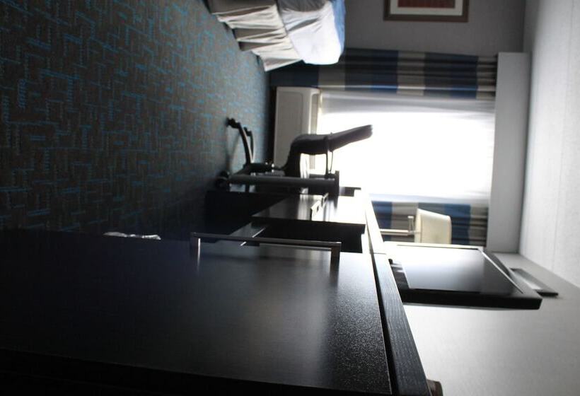 Номер Стандарт, Holiday Inn Express Janesville I 90 & Us Highway 14, An Ihg