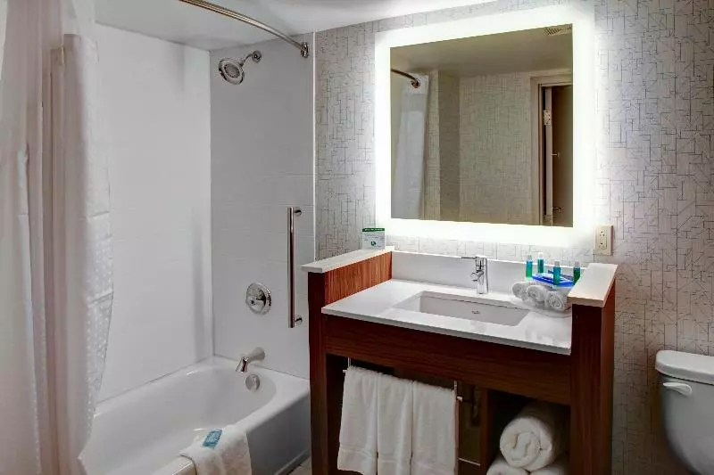 キングサイズベッドのスタンダードルーム, Holiday Inn Express Richmond Mechanicsville, An Ihg
