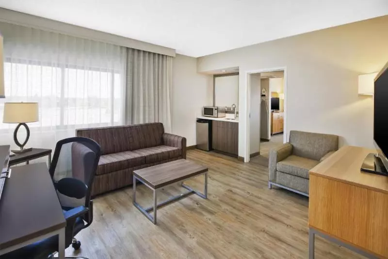 سوئیت با تخت بزرگ, Holiday Inn Rapid City Rushmore Plaza, An Ihg