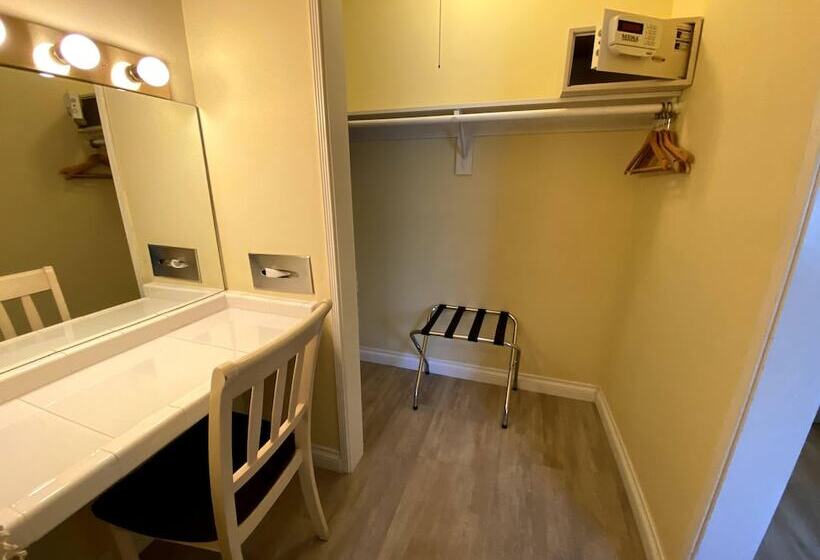 חדר אקזקיוטיב, Hollywood Celebrity