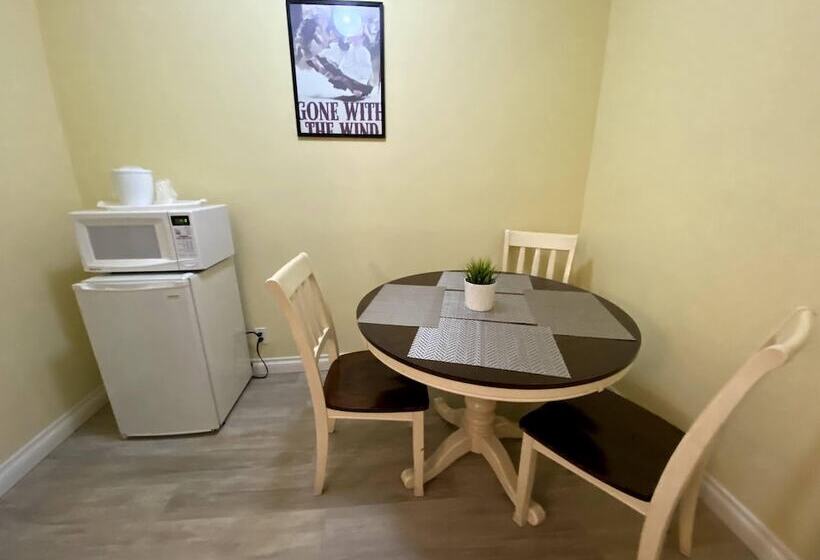 חדר אקזקיוטיב, Hollywood Celebrity