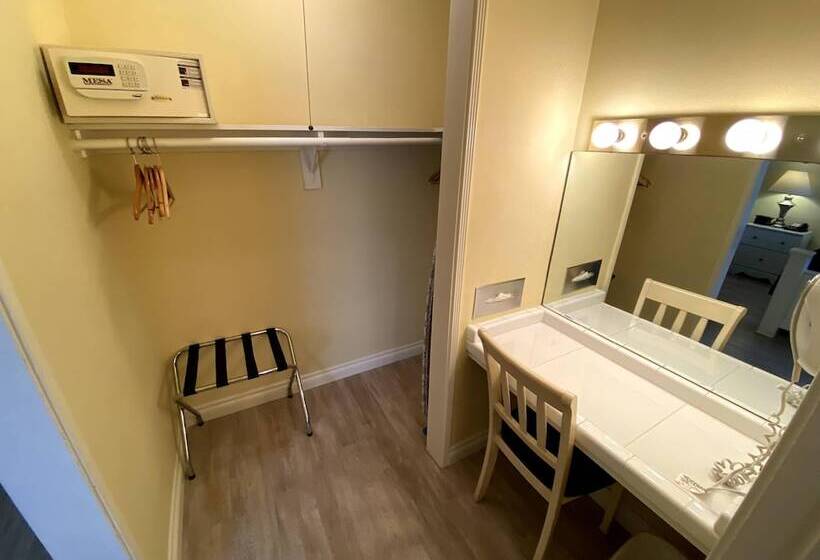 חדר אקזקיוטיב, Hollywood Celebrity