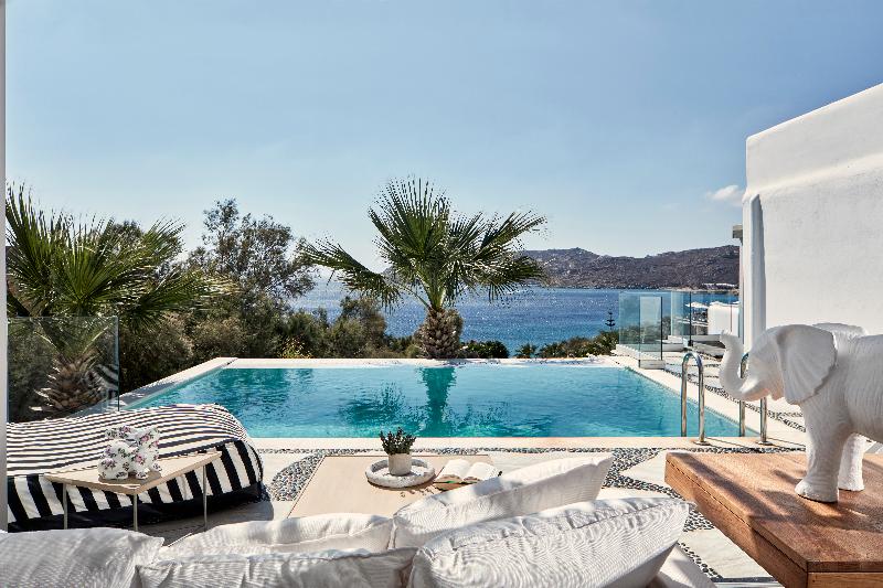 غرفة قياسية, Hollywood Celebrity