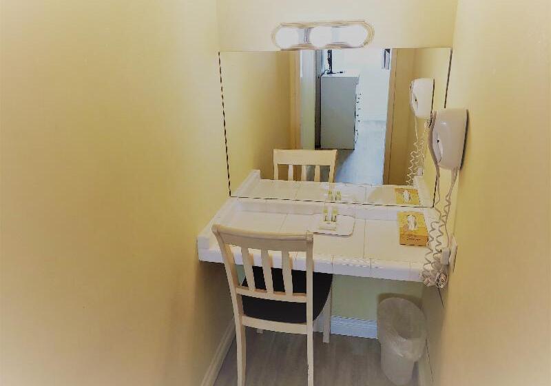 חדר דלוקס, Hollywood Celebrity