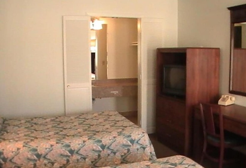 غرفه قياسيه سريرين مزدوجين, Hometown Inn Galion