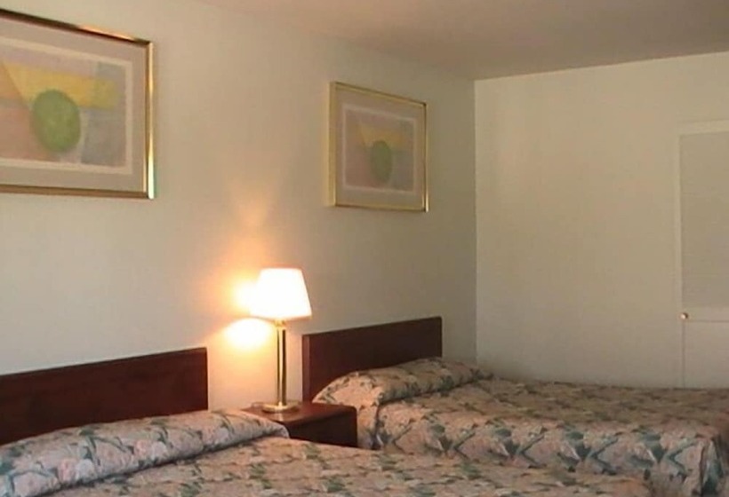 غرفه قياسيه سريرين مزدوجين, Hometown Inn Galion