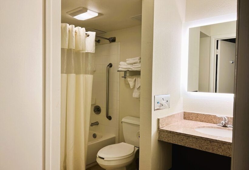Номер Стандарт 2 Двуспальные Кровати, The Plaza On The Pike Hotel Atlantic City West By Oyo