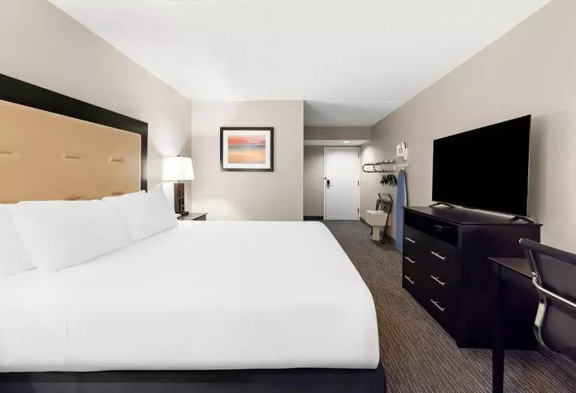 اتاق استاندارد با تخت بزرگ برای معلولان, The Plaza On The Pike Hotel Atlantic City West By Oyo